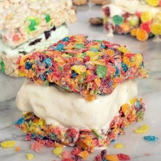 "Fruity Pebble Marshmallow Ice Cream Sandwiches" ง่ายๆ วัตถุดิบเพียง 4 อย่าง