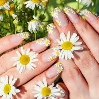 น่ารักใสๆ รวมไอเดียเล็บดอกเดซี่ 'Daisy Nails Art'