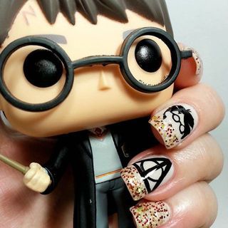 รวม 26 ไอเดียเพ้นท์เล็บให้สวยเลิศ ด้วยธีมลาย 'Harry Potter'