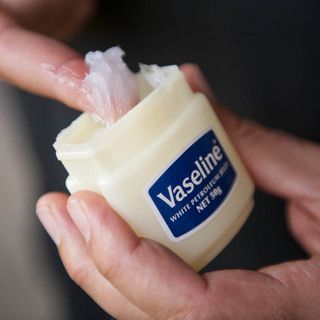 1472098318 1434369151 vaseline