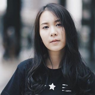 20 ทรงผมยาว 'ดัดลอนปลาย' น่ารักใจละลายสไตล์ 'วีวี่ เพื่อนรัก เพื่อนร้าย'