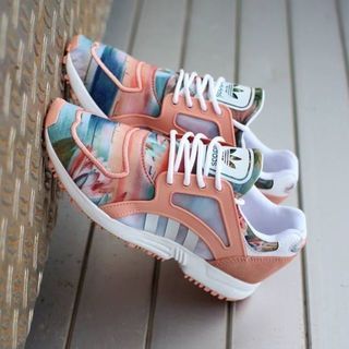 รวมแฟชั่นชุดกีฬา รองเท้าผ้าใบ "Adidas" ต้อนรับฤดูใบไม้ร่วงปี 2016