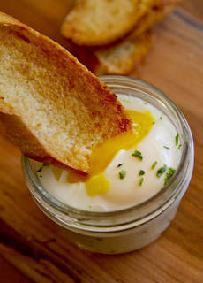 อาหารเช้าง่ายๆ Eggslut ไข่ดาวน้ำบนสลัดมันฝรั่ง อร่อยฟิน !