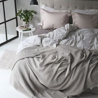 20 ไอเดียตกแต่งห้องนอน ธีม 'สีเทา' อบอุ่น ละมุน จนไม่อยากลงจากเตียง!!!