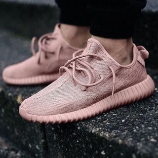 15 'รองเท้า Adidas สีชมพู' สีสุดแบ๊วสำหรับผู้หญิง