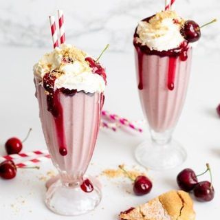 'Cherry Pie Milkshake' จับพายมาปั่นเป็นมิลค์เชคแสนอร่อย