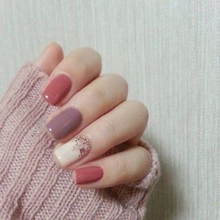 แนวสุดๆ ด้วยไอเดีย 'เพ้นท์เล็บแต่ละนิ้วต่างสีกัน!'