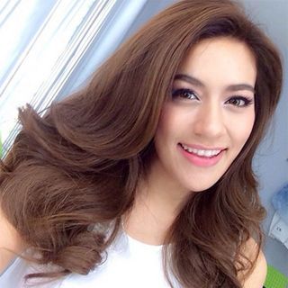 สวย เลอค่า ดีงาม!! ด้วย! 20 ไอเดียทำผมแบบ 'ลอนฟาร่า'