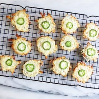 'Cheesy Jalapeño Crackers' แครกเกอร์กินเพลินเกินห้ามใจ