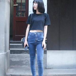 แฟชั่นการแต่งตัว 'เสื้อยืด กางเกงยีนส์ ผ้าใบ' BASIC LOOK ที่ไม่เคยตาย