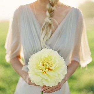 1475124320 single flower bouquet ideas 01 detail