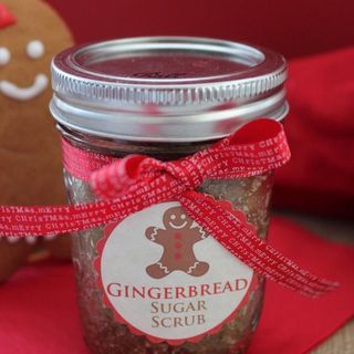 1475211369 gingerbreadsugarscrub3