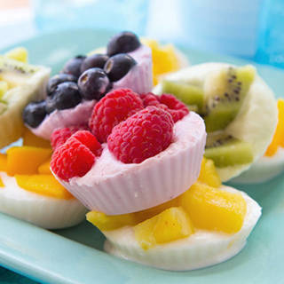 1437639601 1437548881 2015 04 11 fruity frozen yogurt snacks 6 680x384
