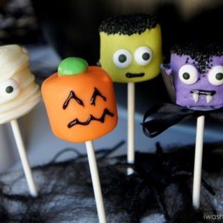 ไอเดียขนมอร่อยสำหรับปาร์ตี้ฮาโลวีน Halloween Marshmallows pop
