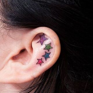แฟชั่น ear tattoo ไอเดียรอยสักที่ใบหูที่ยิ่งดูก็ยิ่งเด่น