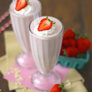 Frozen Strawberry Milk Slushy นมสตรอว์เบอร์รีปั่นสูตรเด็ด อร่อยฟินยิ่งกว่าใคร