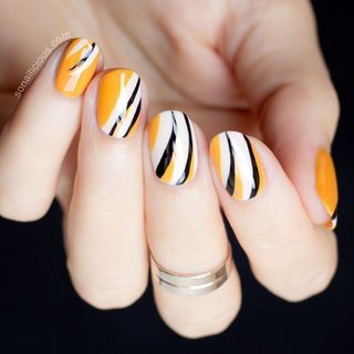 20 ไอเดียเพ้นท์เล็บสี "Mustard" สุดจ๊าบที่คนรักสีโทนเหลืองต้องลอง!