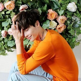 หลอมละลายไปกับแฟชั่นหนุ่มดอกไม้ หล่อ น่ารัก ของหนุ่ม lee jong suk ❤