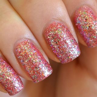 ฟรุ้งฟริ้งเวอร์! รวมไอเดียแต่งเล็บให้สวย ด้วย Glitter โดดเด่น แวววาว