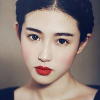 30 ไอเดียเมคอัพ 'ทาปากแดง' แต่งยังไงก็สวยปัง