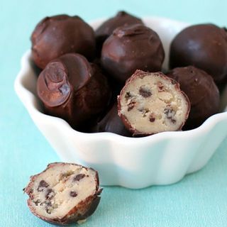 'Cookie Dough Truffles' ขนมหวานแสนอร่อย ขนาดพอดีคำ