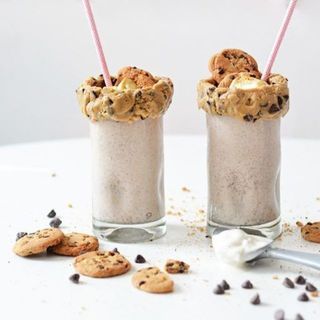 'Chocolate Chip Cookie Dough Milkshake' มิลค์เชครสเด็ด อัดแน่นด้วยความอร่อย!!