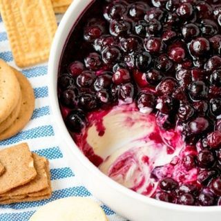 'Blueberry Cheesecake Dip' ของว่างแสนอร่อยที่ทำง่ายสุดๆ