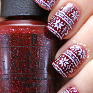 เพ้นท์เล็บสวยให้เต็มไปด้วยสีสันของ Festive Bright ในวันคริสต์มาสกันเถอะ