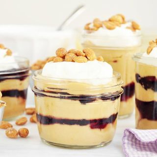 'PB&J Parfaits' ขนมเนยถั่วเยลลี่ ทำง่ายๆ ไม่ต้องใช้เตาอบ