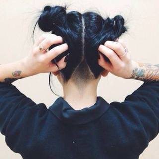 25 แบบทรงผม "Hidden Undercut" ไถท้ายทอยเท่ๆ สำหรับผู้หญิง