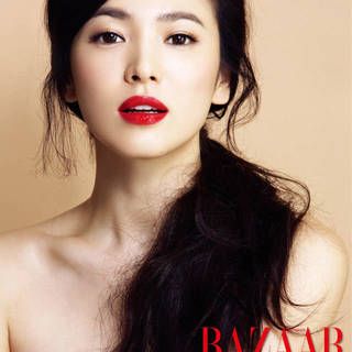 6 สไตล์สุดคลาสสิค ผมดำปากแดง ที่สาวไทยห้ามพลาด