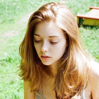 ส่องผมสีทองน้ำผึ้ง "Honey blonde hair" อยากหน้าสว่างสวยต้องทำสีนี้