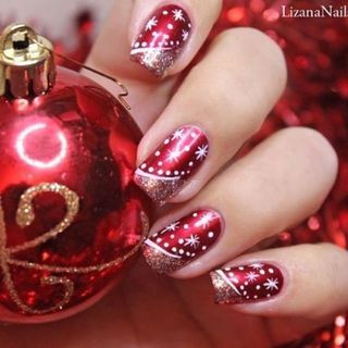 เพ้นท์เล็บให้เต็มไปด้วยประกายของดวงดาว ด้วยไอเดีย Christmas Star กันเถอะ