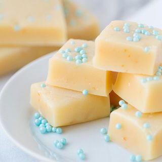 'Snowflake Fudge' ขนมหวานสุดเริ่ด อร่อยนุ่มนิ่มแบบไม่พึ่งเตาอบ ต้อนรับคริสต์มาส
