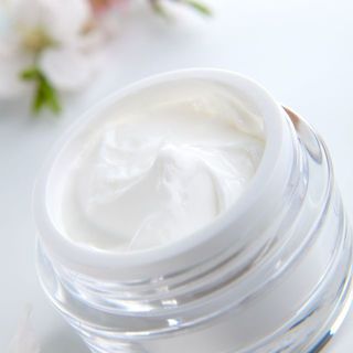 1483097665 face cream
