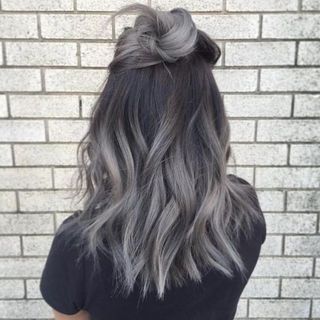 23 แฟชั่น ผมสีเทา 'Grey Ombre' สวยแซ่บ ชิคๆ มีเสน่ห์!