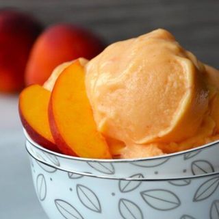 Peach Frozen Yogurt ของหวานทำง่ายๆ แถมดีต่อสุขภาพ 100 เปอร์เซ็นต์