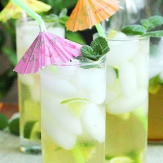 Brown Sugar and Mint Limeade น้ำมะนาวอร่อยเด็ด เย็นสดชื่นจับใจ