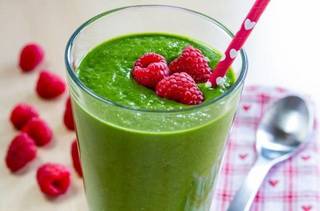 1487396257 1442319905 raspberry kale vanilla smoothie e1426570170748