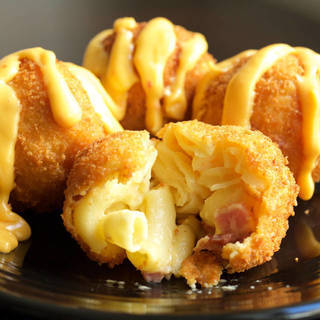 อร่อยเจ้มจ้นเต็มปากเต็มคำกับ 'มักกะโรนี & ชีสบอล'