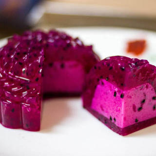 'Dragon Fruit Jelly Mooncake' ขนมไหว้พระจันทร์จากแก้วมังกร