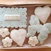 Icon 1470482963 original box of mum gift cookies floral green