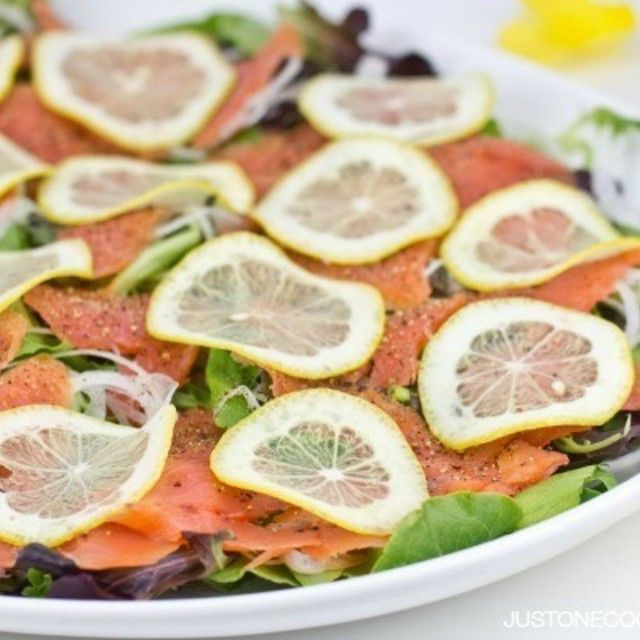 Smoked Salmon Salad with Lemon Vinaigrette เมนูสลัดอร่อยง่ายแต่ฟินสุดๆ
