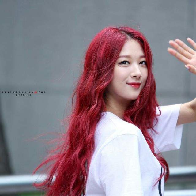 ไอเดียเปลี่ยนลุคทรงผมสวยๆ ด้วยสีผม 4 เฉดสีสาวผมแดงให้เปรี้ยวขึ้น