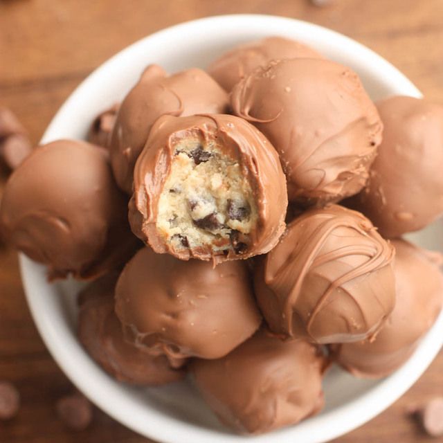 Chocolate chip cookie dough truffles 4