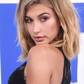 Icon hailey baldwin blonde