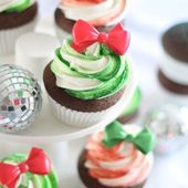 Icon gingerbread cupcakes candy stripe frosting