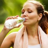 Icon drinking water to lose water weight