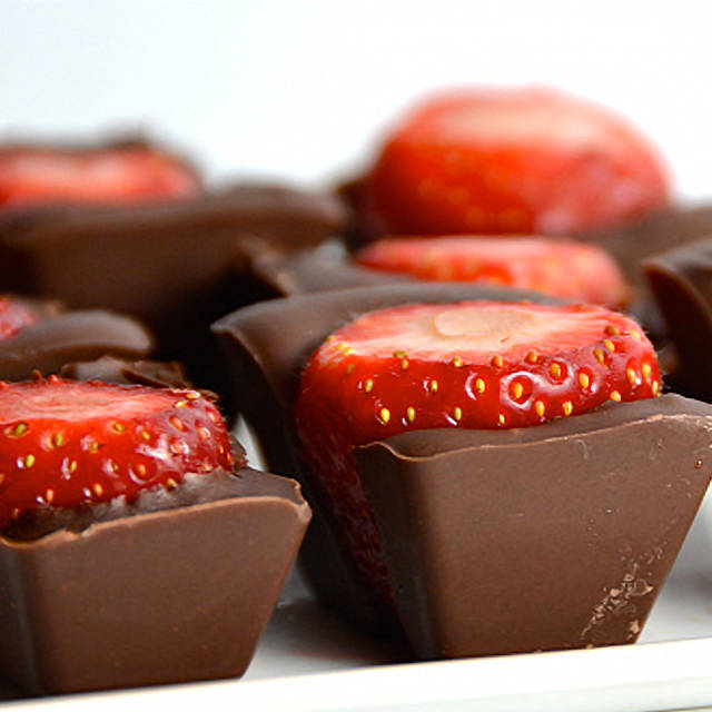 1439189346 frozen chocolate strawberries