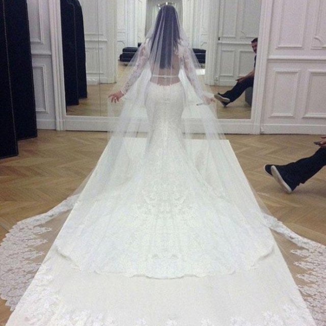 Kim kardashians wedding dress 600x619